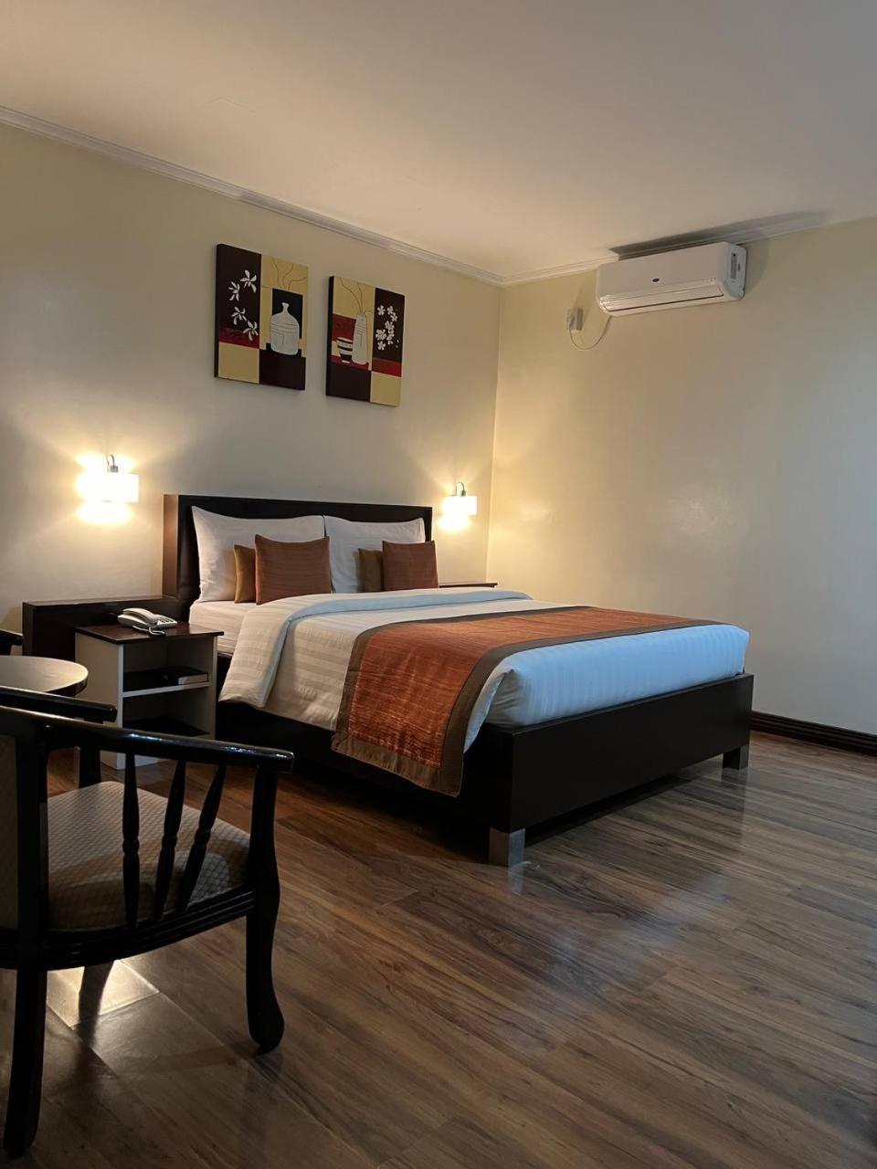 Subic Residencias Olongapo Buitenkant foto