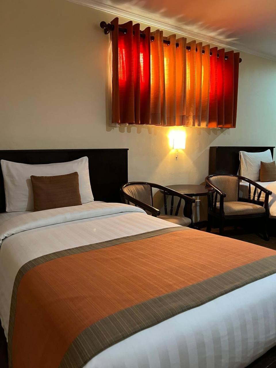 Subic Residencias Olongapo Buitenkant foto