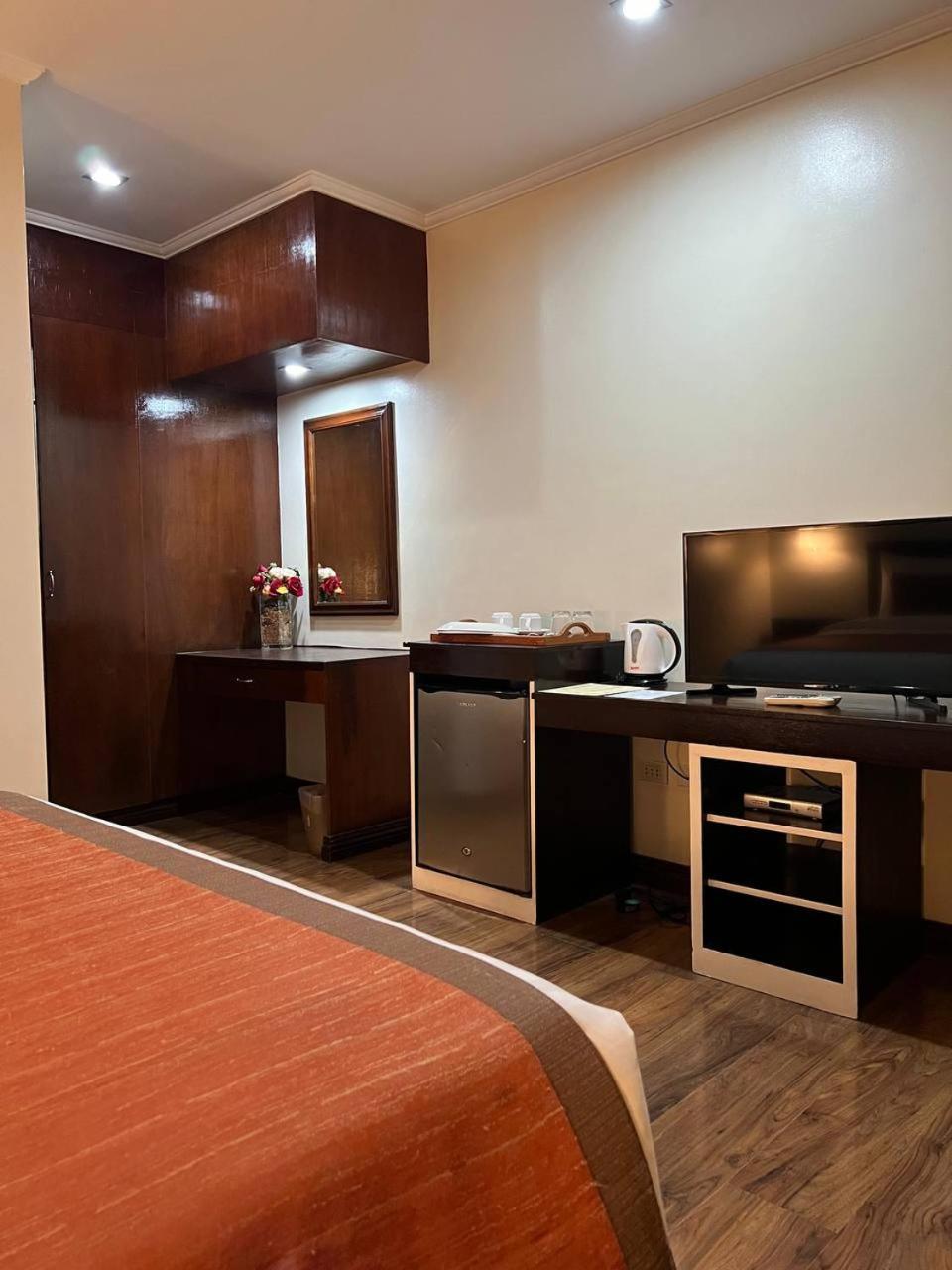 Subic Residencias Olongapo Buitenkant foto