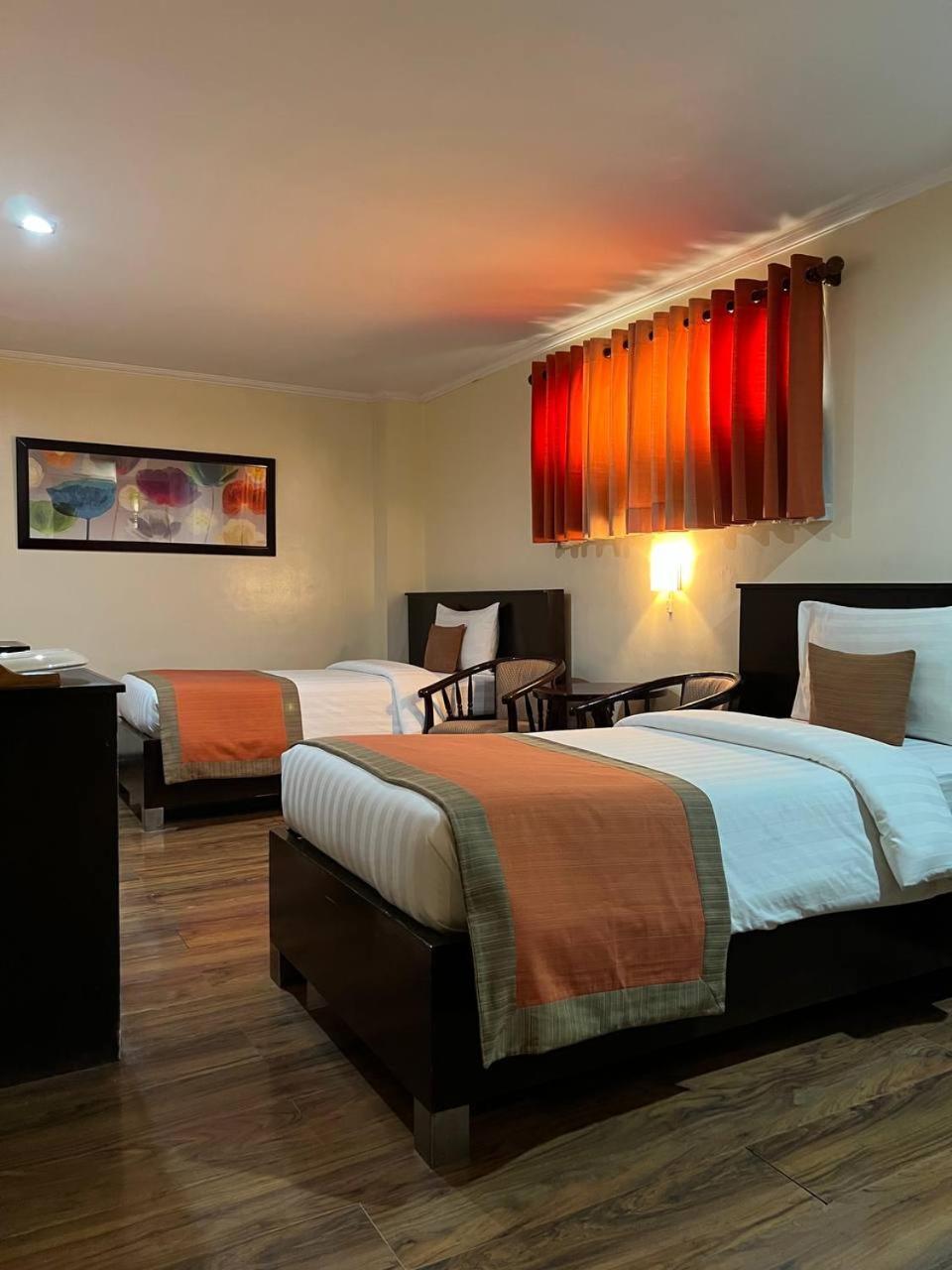 Subic Residencias Olongapo Buitenkant foto