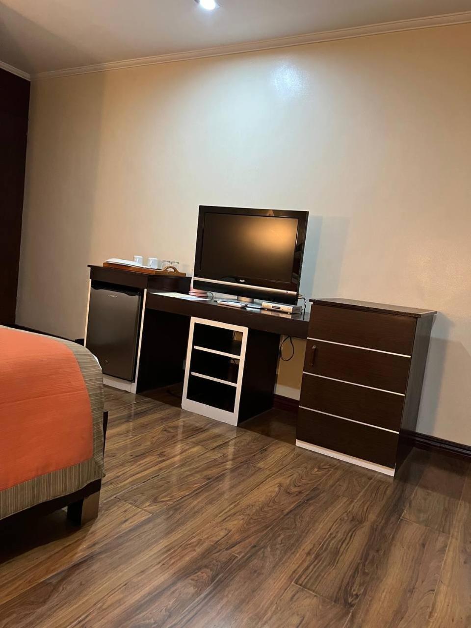 Subic Residencias Olongapo Buitenkant foto