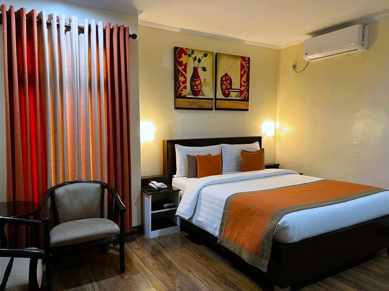 Subic Residencias Olongapo Buitenkant foto