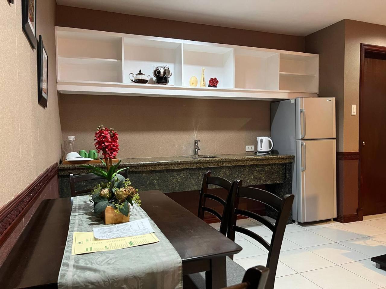 Subic Residencias Olongapo Buitenkant foto