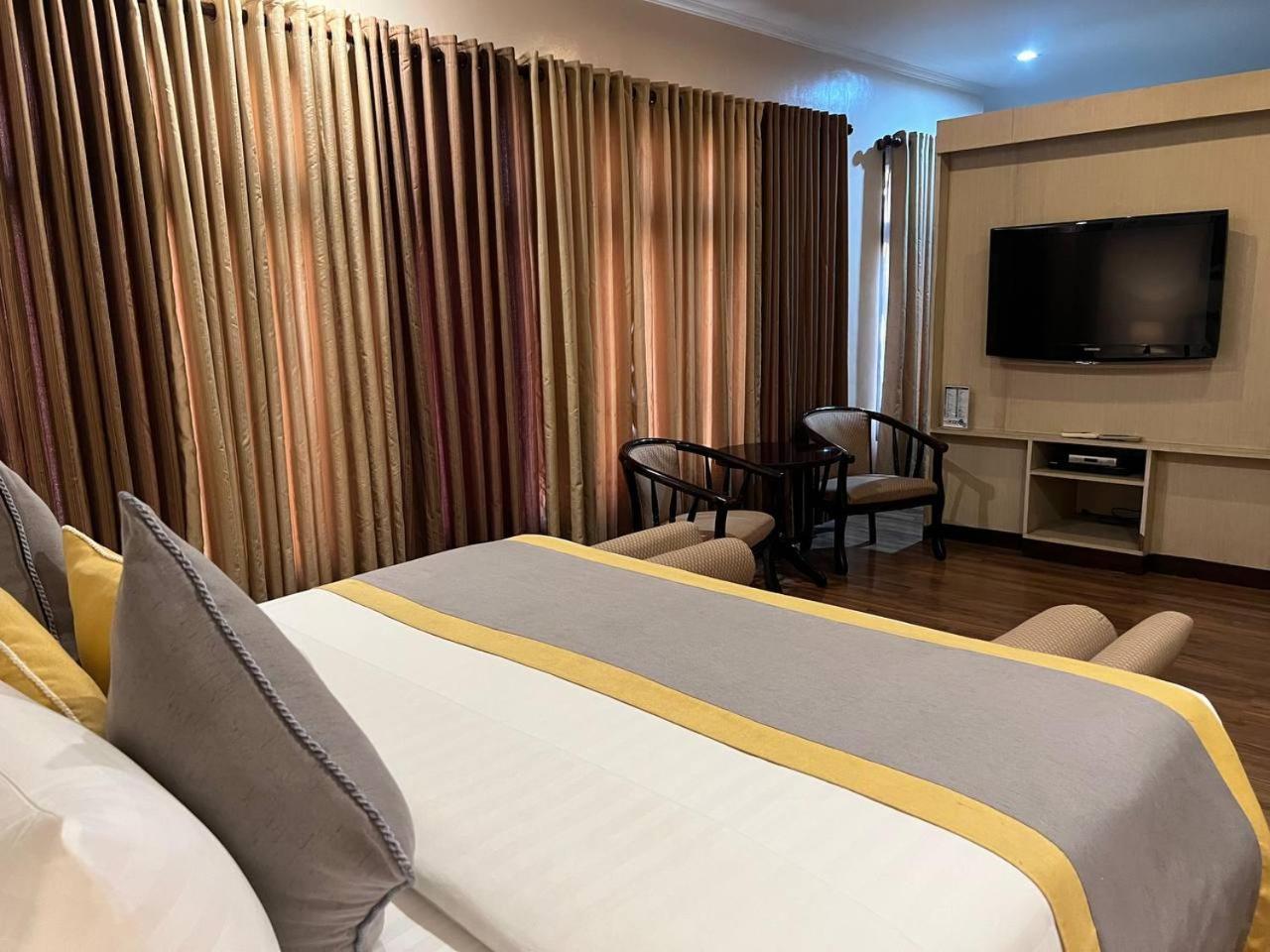 Subic Residencias Olongapo Buitenkant foto