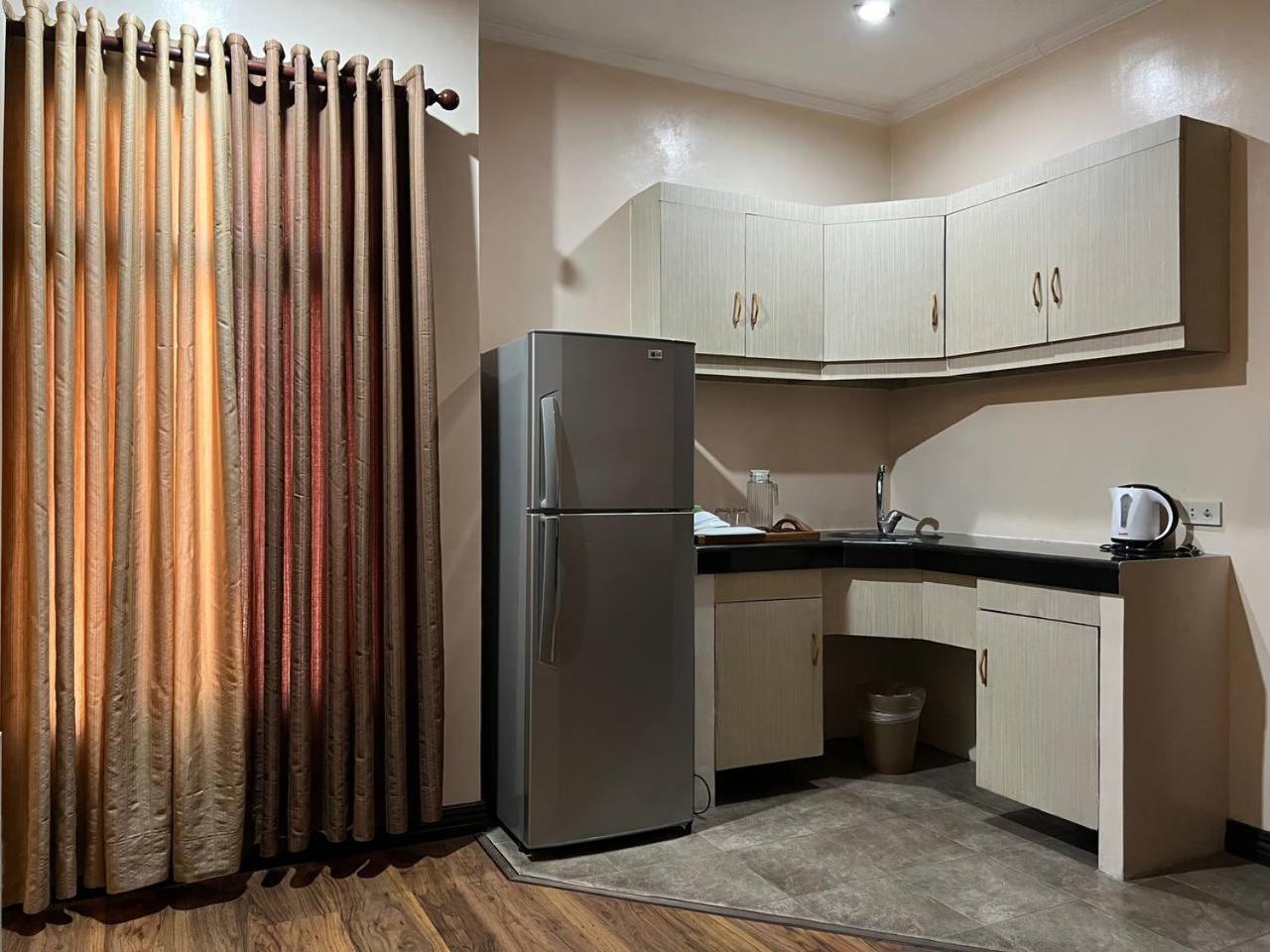 Subic Residencias Olongapo Buitenkant foto