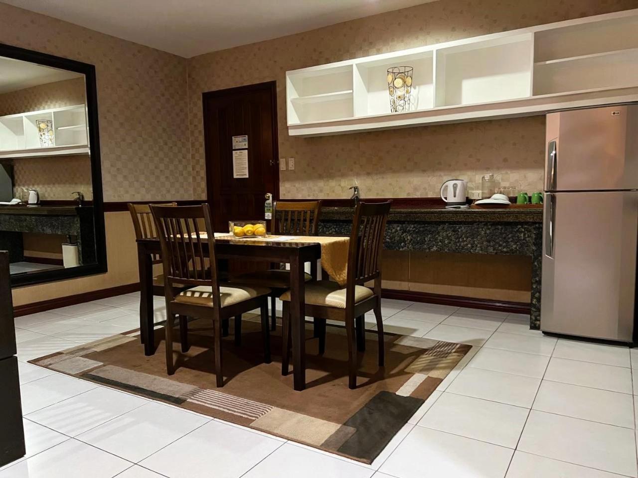 Subic Residencias Olongapo Buitenkant foto