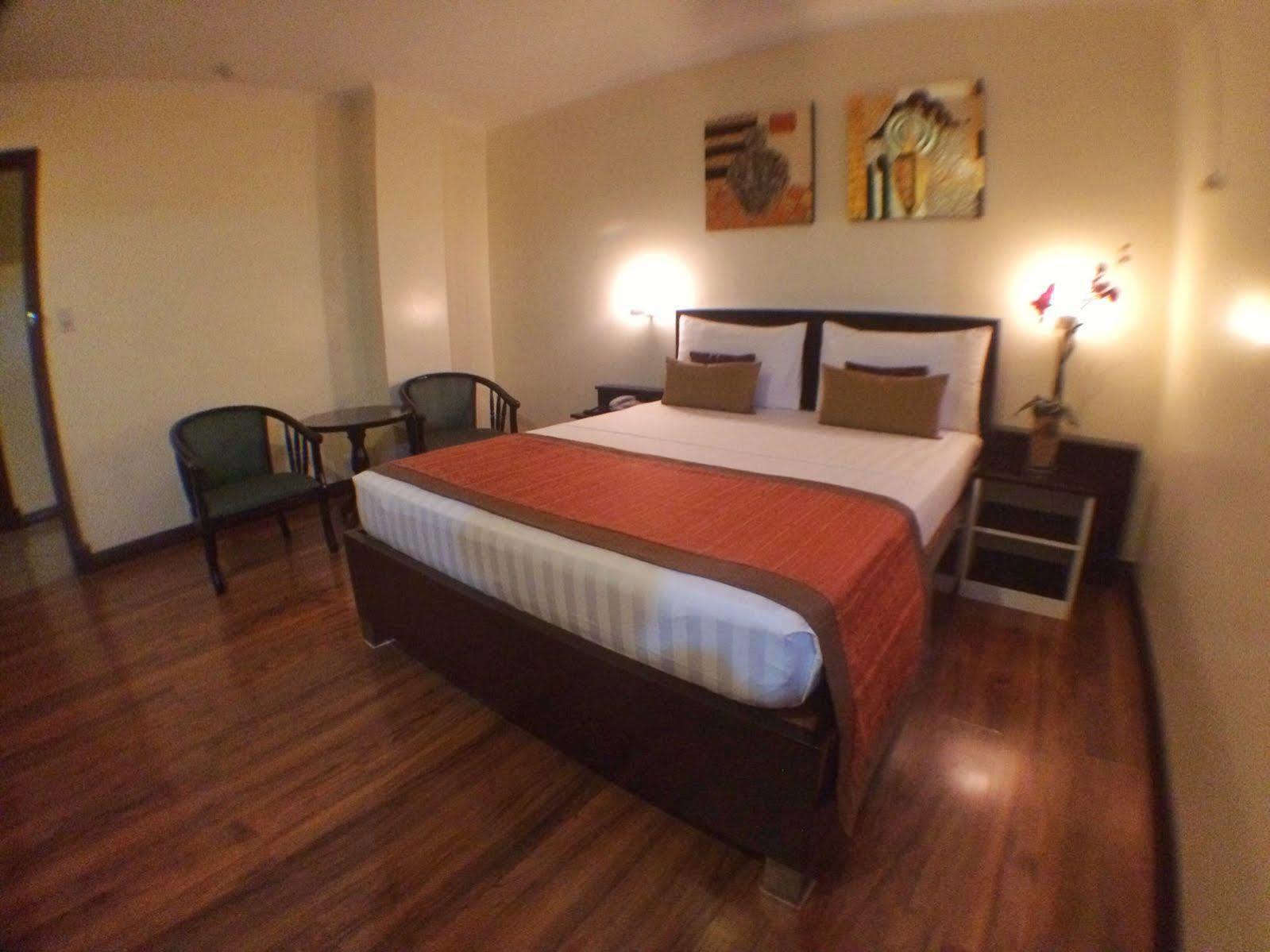 Subic Residencias Olongapo Buitenkant foto