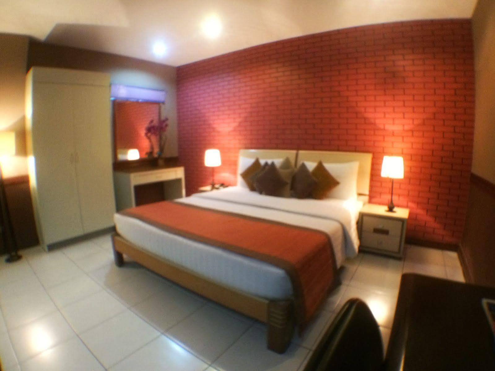 Subic Residencias Olongapo Buitenkant foto