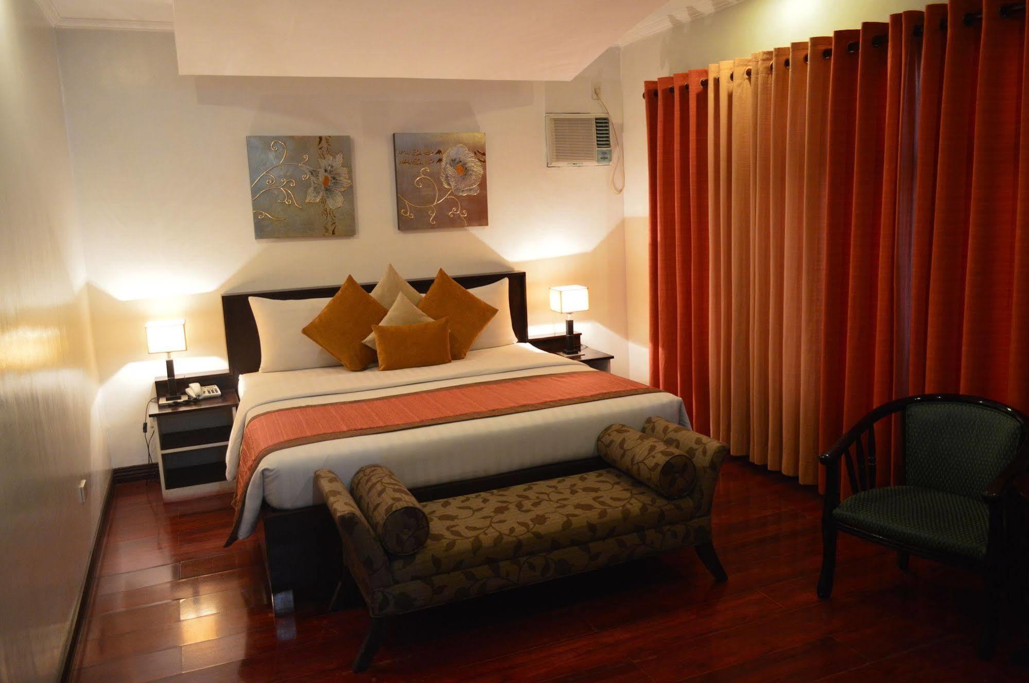 Subic Residencias Olongapo Buitenkant foto