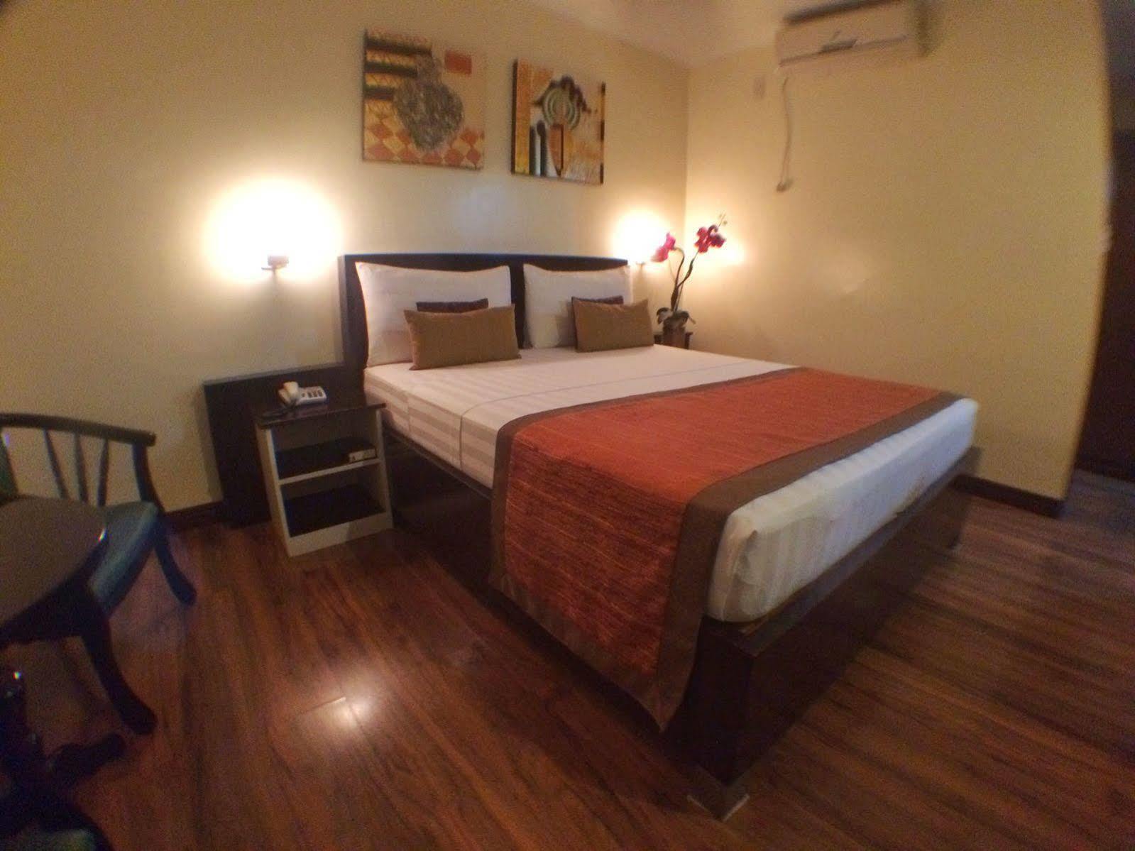 Subic Residencias Olongapo Buitenkant foto